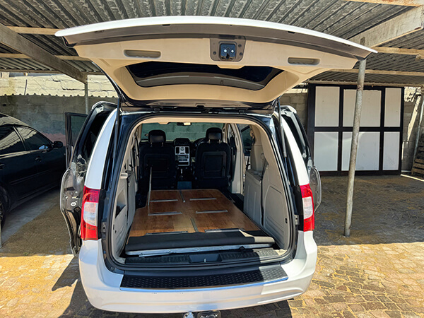 ndipheleke-gallery-chrysler-inside-1